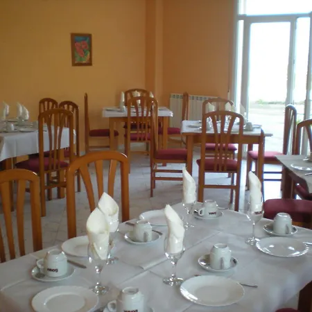 Hotel Chamuinas 2*